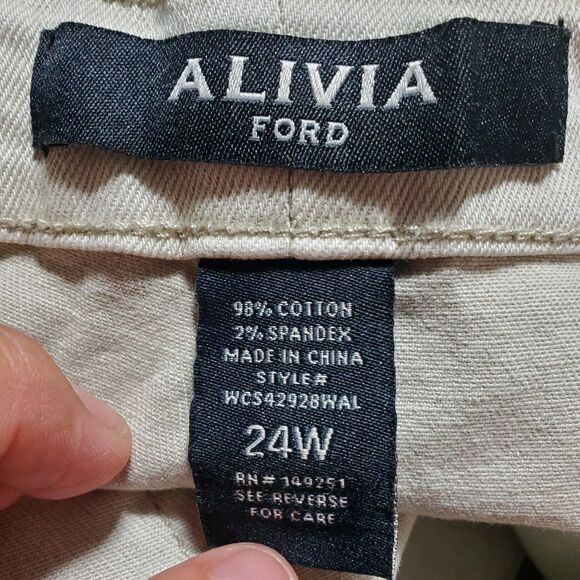 Alivia Ford Oatmeal Khaki Destroyed Cutoff Denim Shorts Size 24W NWT - Picture 5 of 8